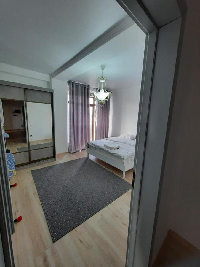 Diplomat - 2 Daire Bişkek Dış mekan fotoğraf