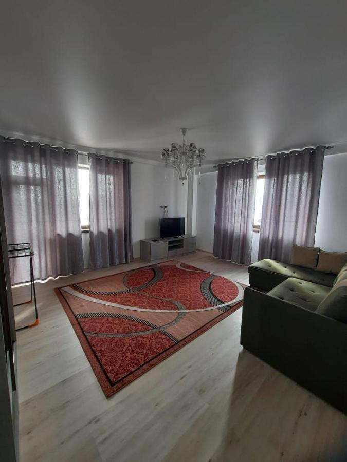 Diplomat - 2 Daire Bişkek Dış mekan fotoğraf