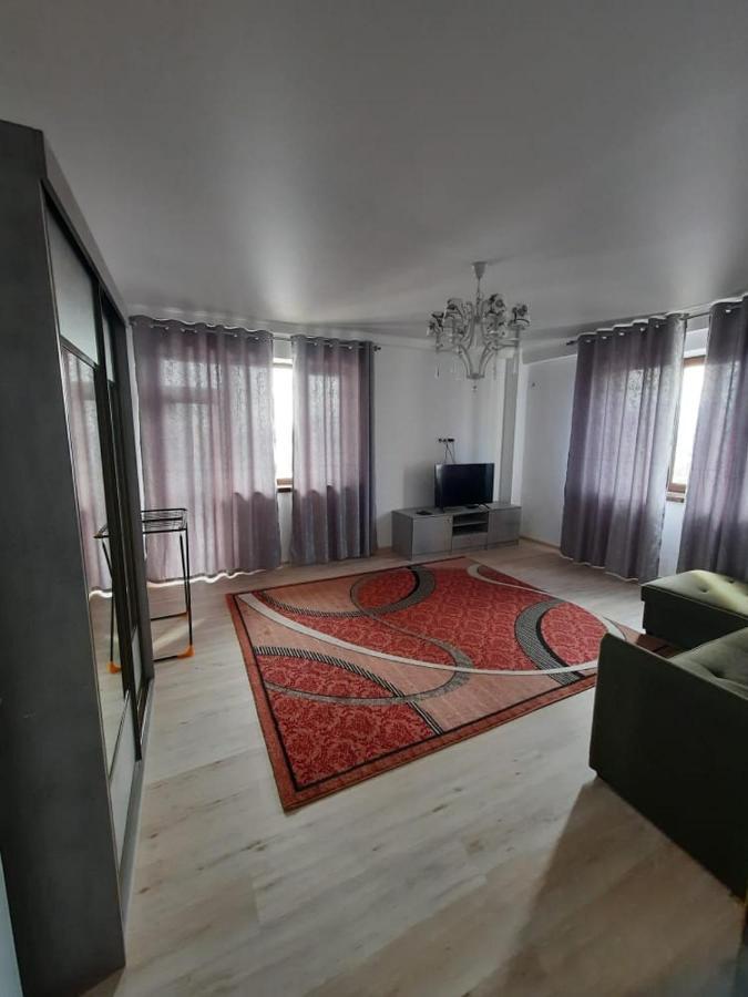 Diplomat - 2 Daire Bişkek Dış mekan fotoğraf