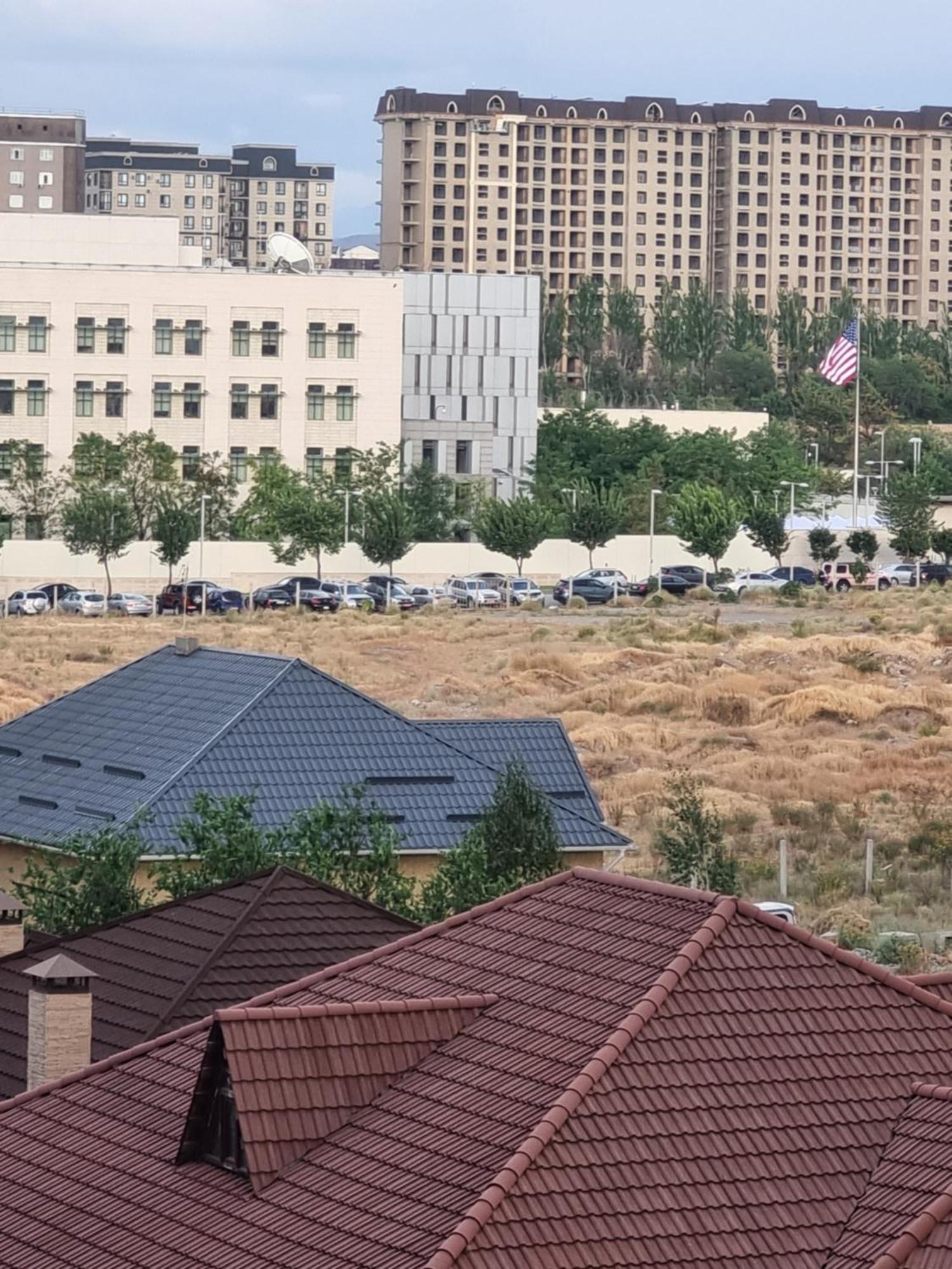 Diplomat - 2 Daire Bişkek Dış mekan fotoğraf